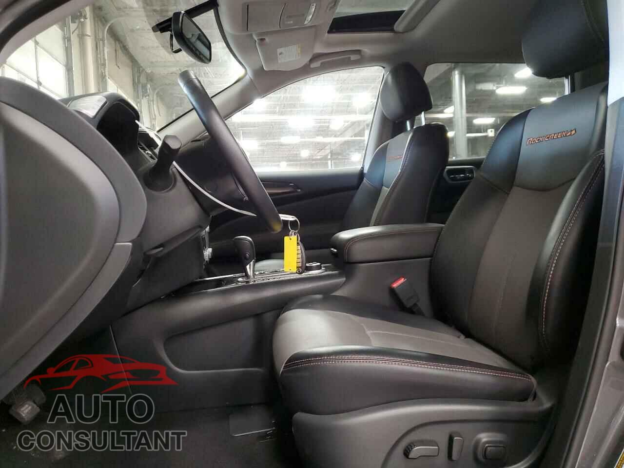 NISSAN PATHFINDER 2020 - 5N1DR2CM4LC607454