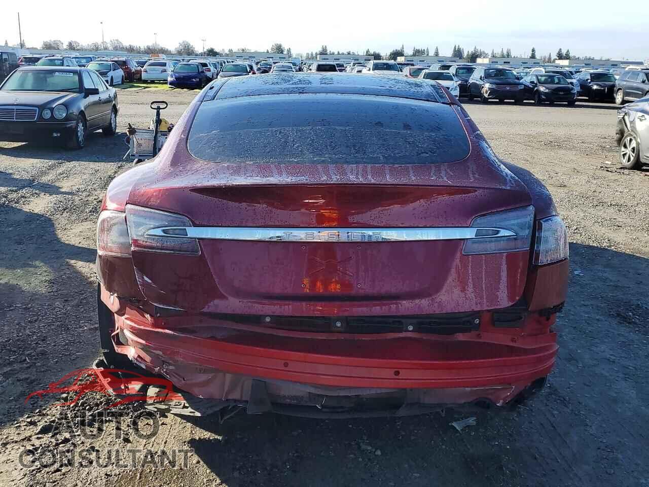 TESLA MODEL S 2014 - 5YJSA1H19EFP36565
