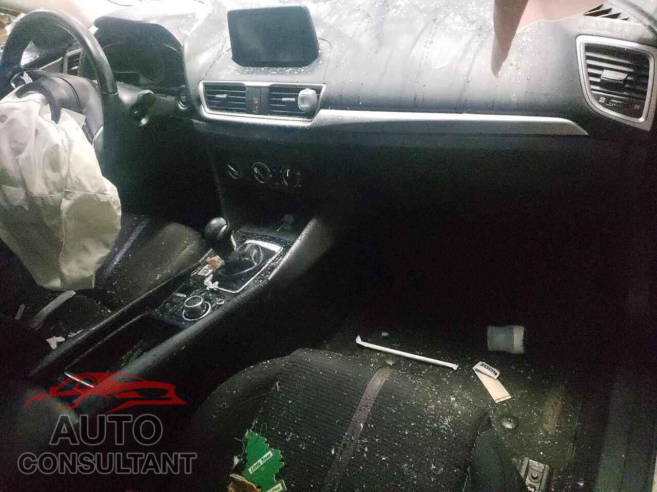 MAZDA 3 2018 - 3MZBN1V75JM218601