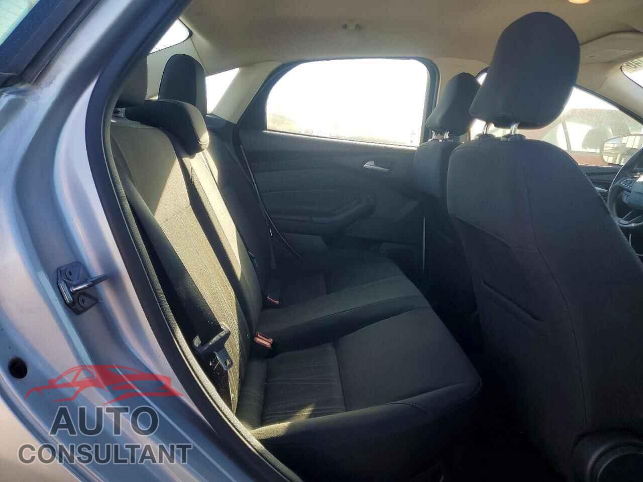 FORD FOCUS 2017 - 1FADP3F27HL296433