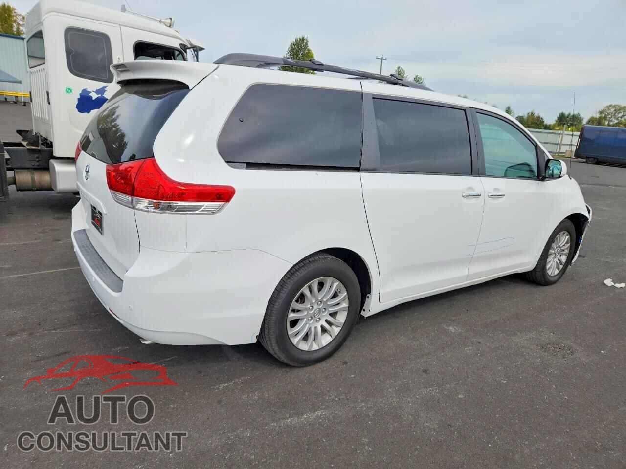 TOYOTA SIENNA 2013 - 5TDYK3DC8DS291269