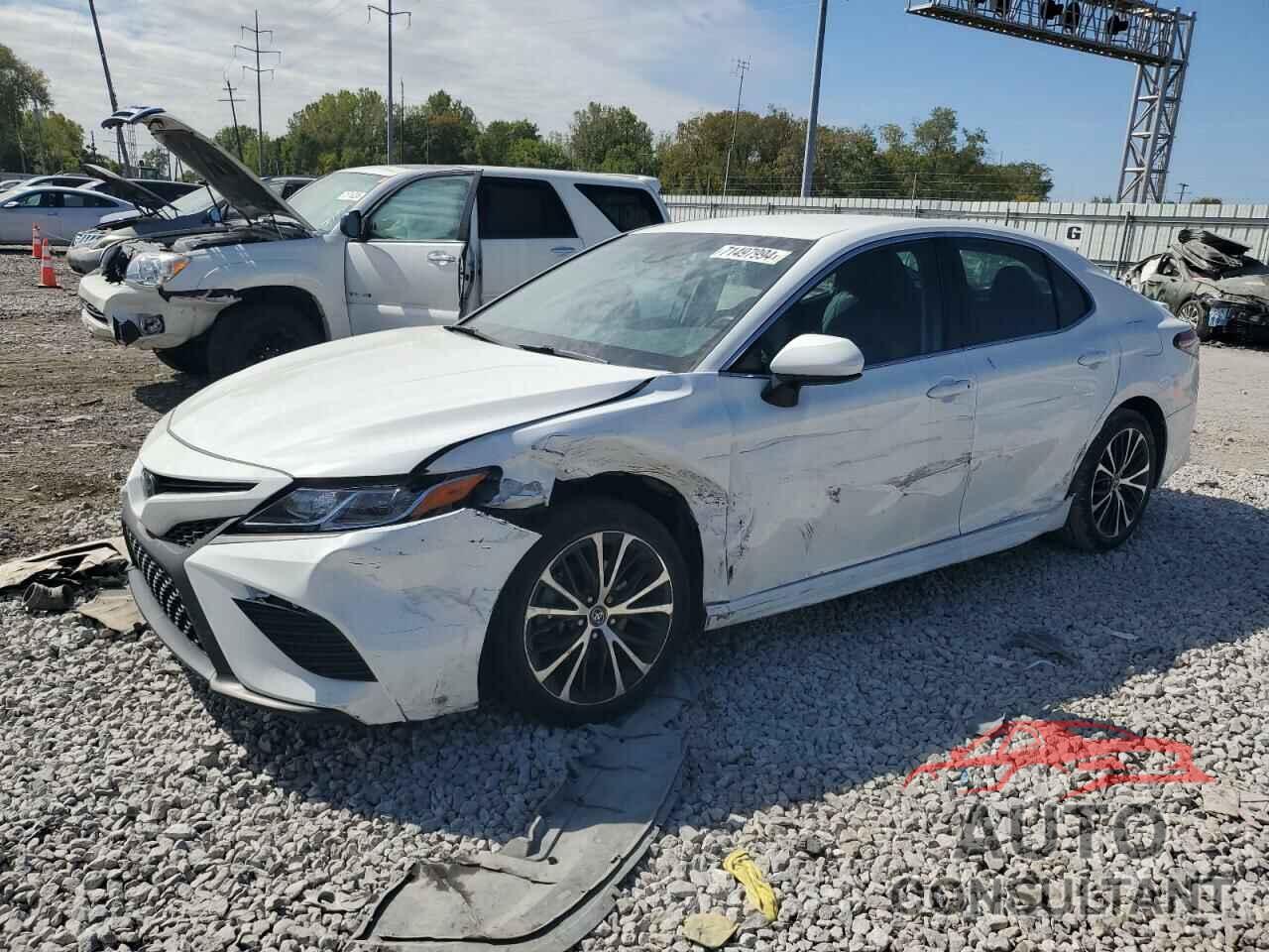 TOYOTA CAMRY 2018 - 4T1B11HK3JU119247