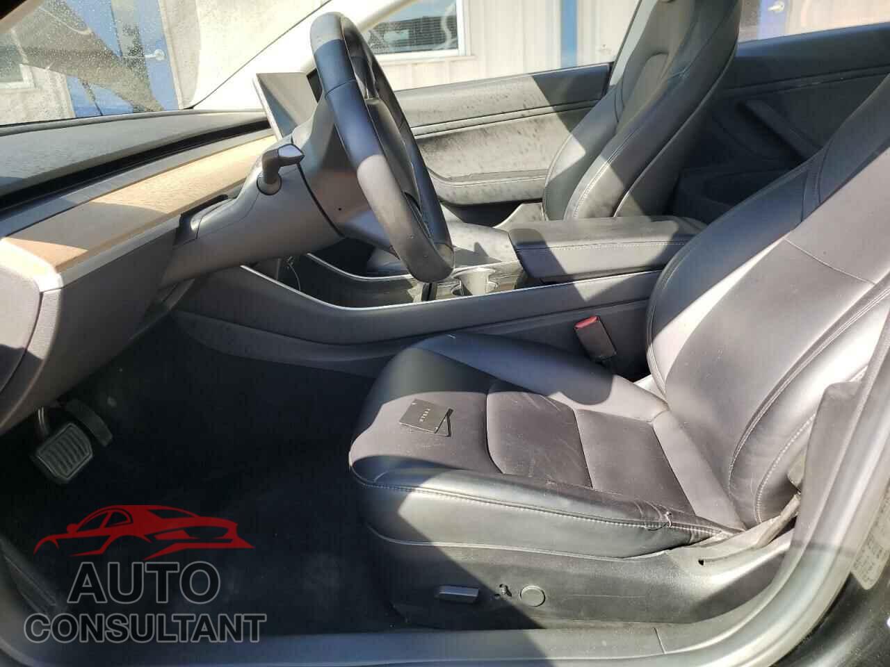 TESLA MODEL 3 2018 - 5YJ3E1EA0JF052155
