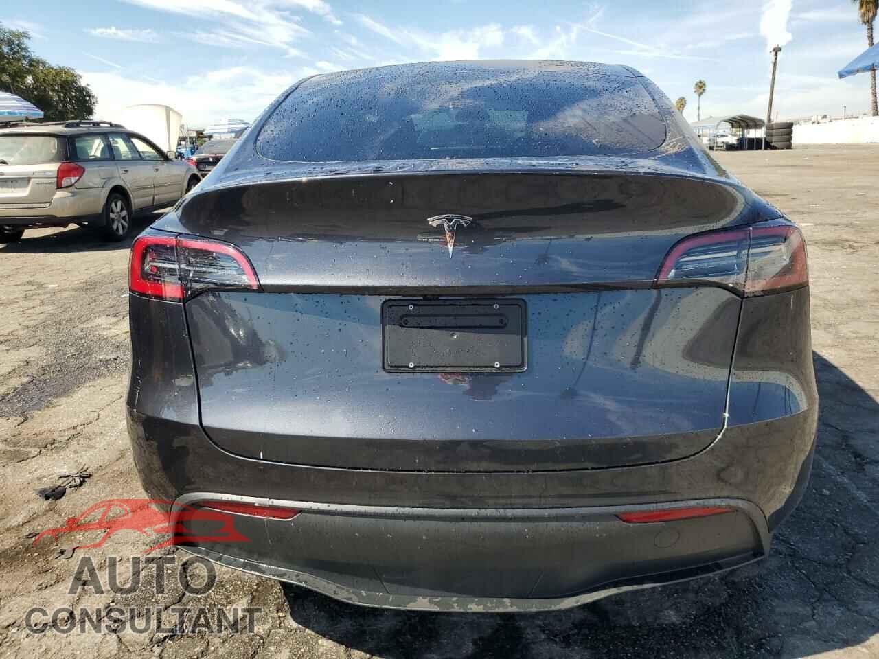 TESLA MODEL Y 2024 - 7SAYGDED5RF058902