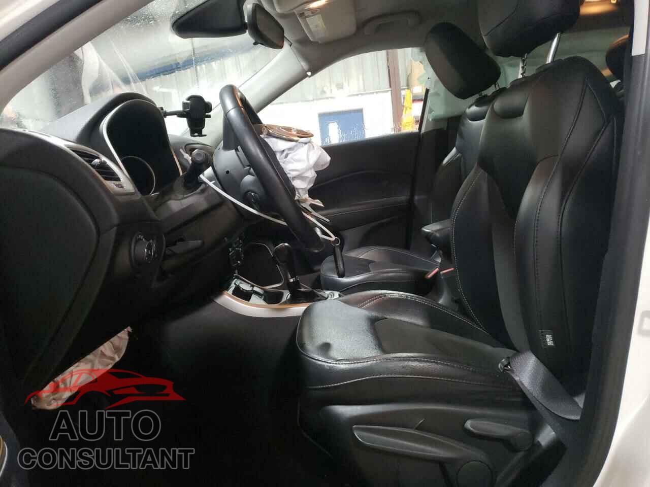 JEEP COMPASS 2020 - 3C4NJDBB8LT240039