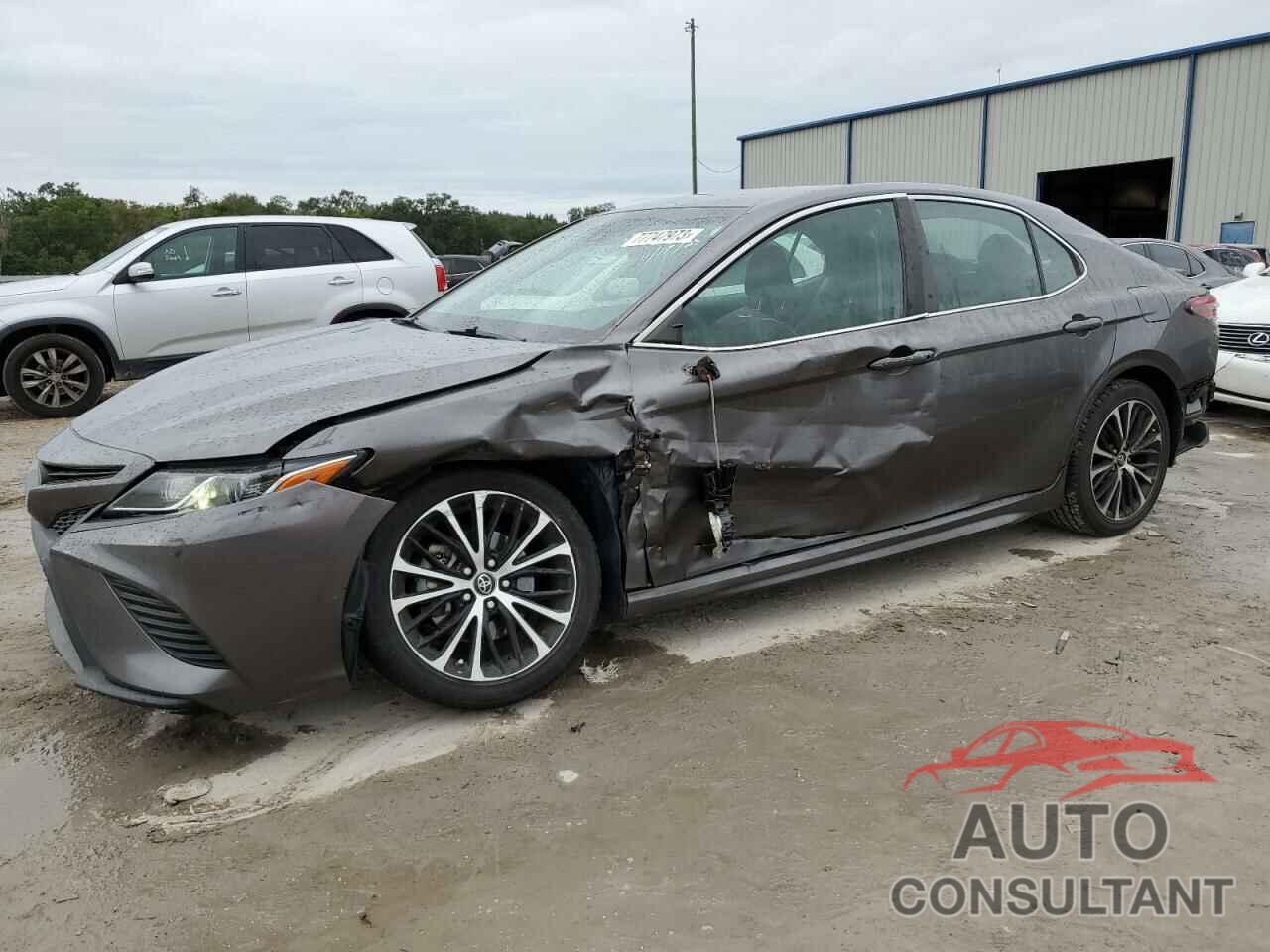 TOYOTA CAMRY 2018 - 4T1B11HK5JU154145