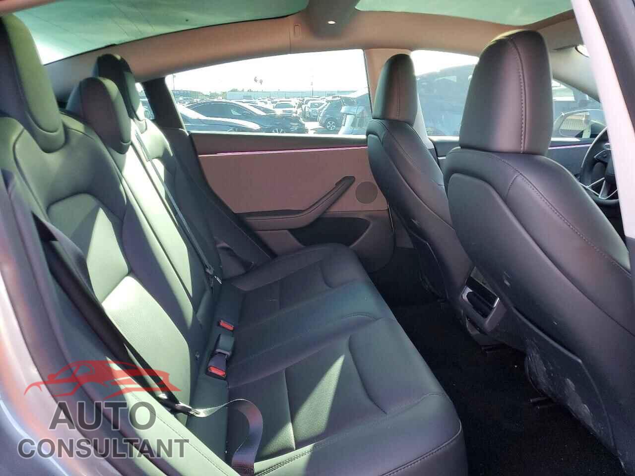 TESLA MODEL 3 2025 - 5YJ3E1EA2SF057438