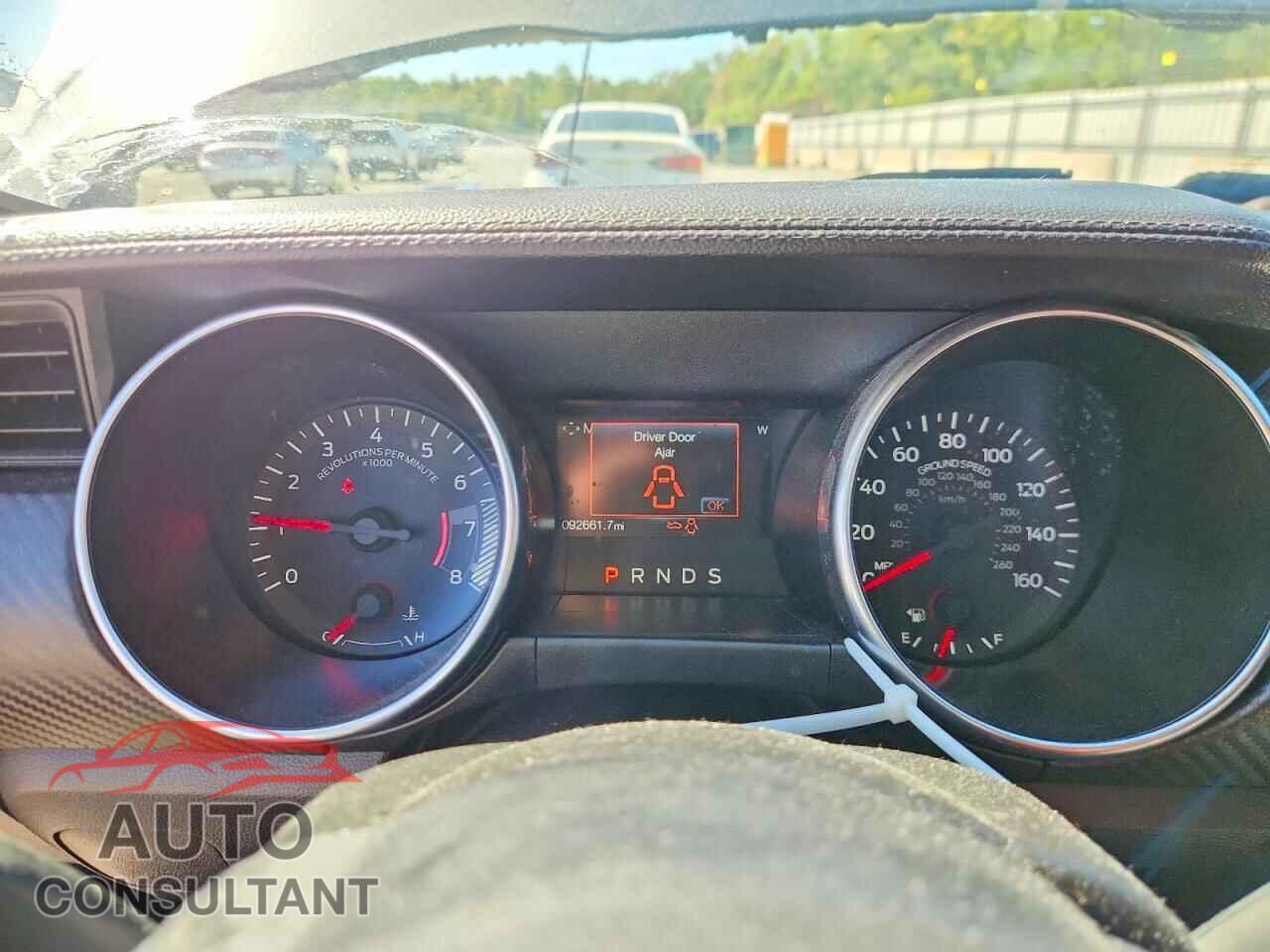 FORD MUSTANG 2018 - 1FA6P8TH1J5120678