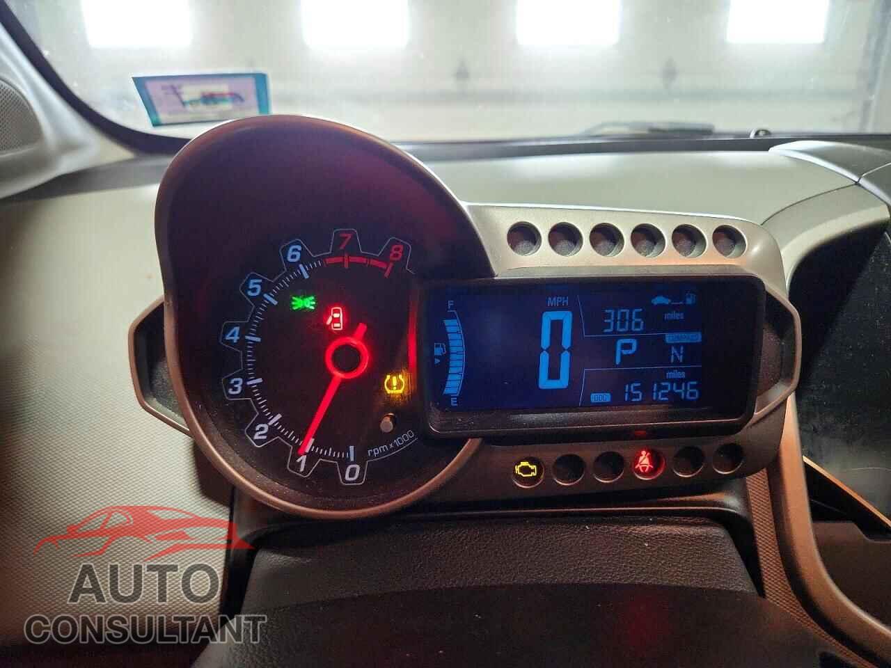 CHEVROLET SONIC 2015 - 1G1JC6SH9F4102294