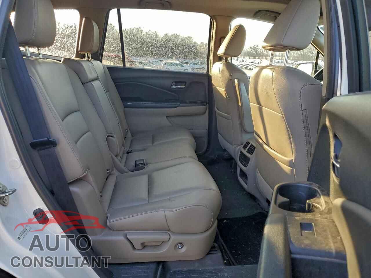 HONDA PILOT 2016 - 5FNYF6H73GB055544