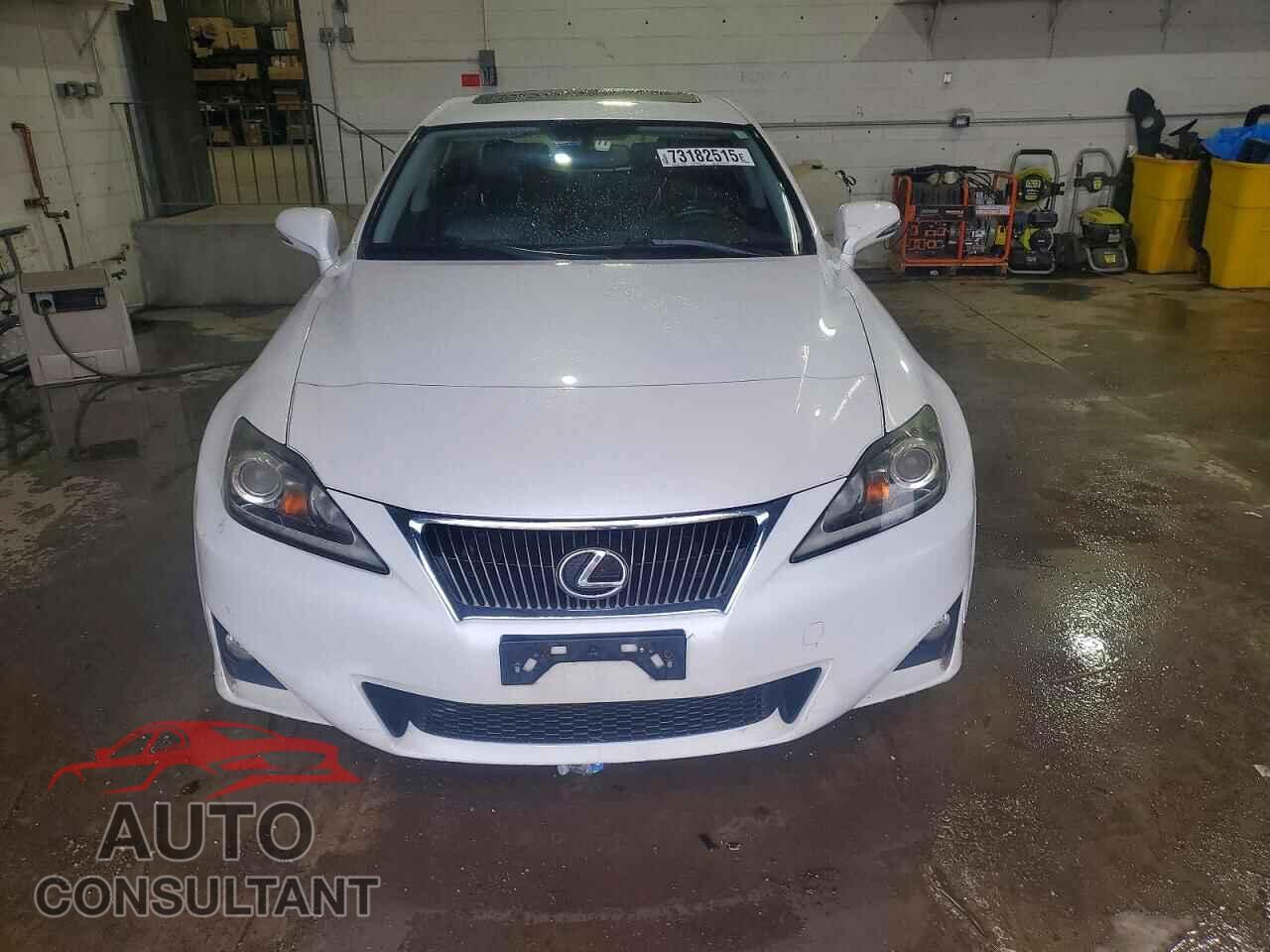 LEXUS IS 2012 - JTHCF5C29C5057003
