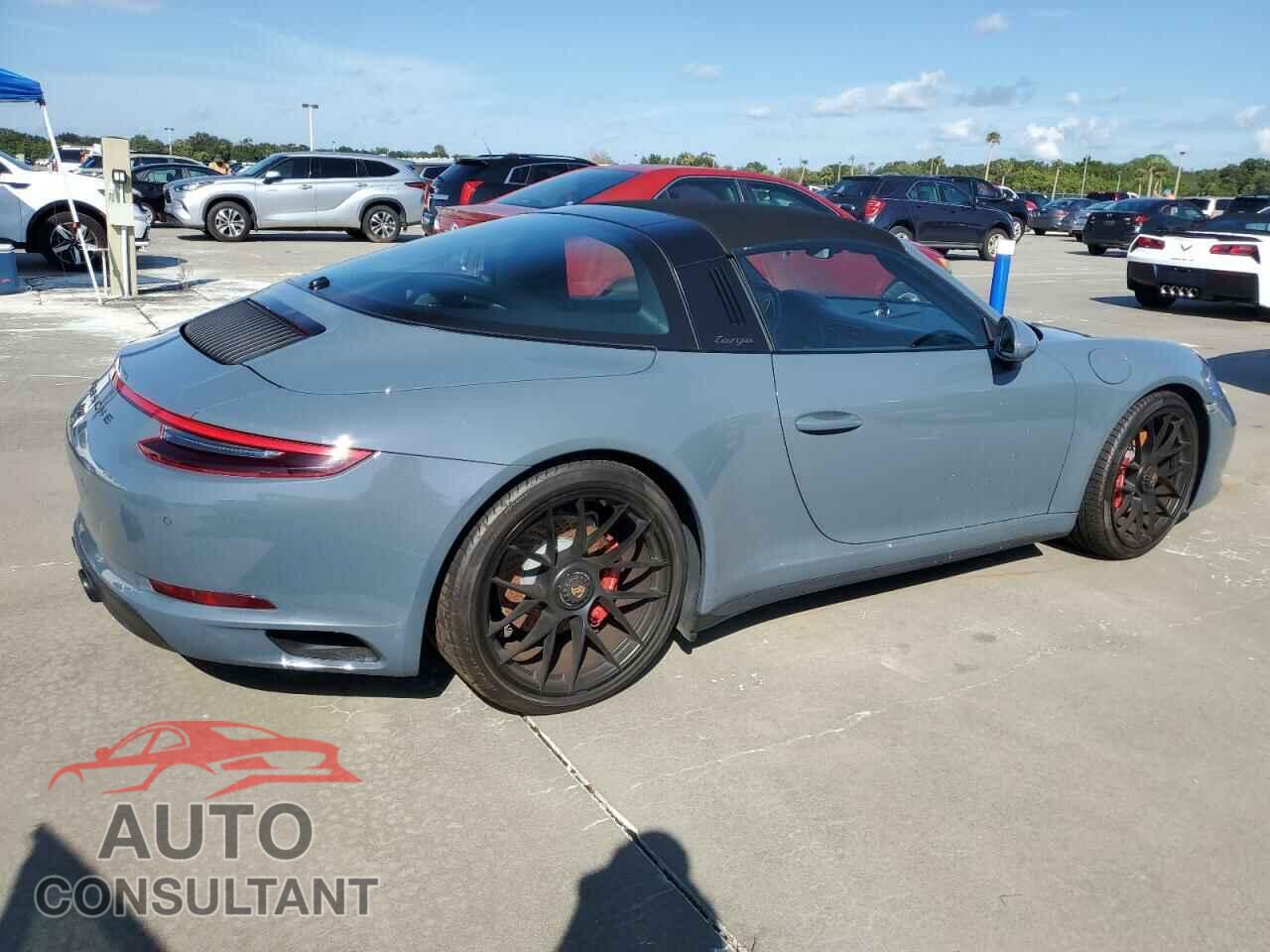 PORSCHE 911 2017 - WP0BB2A93HS136862