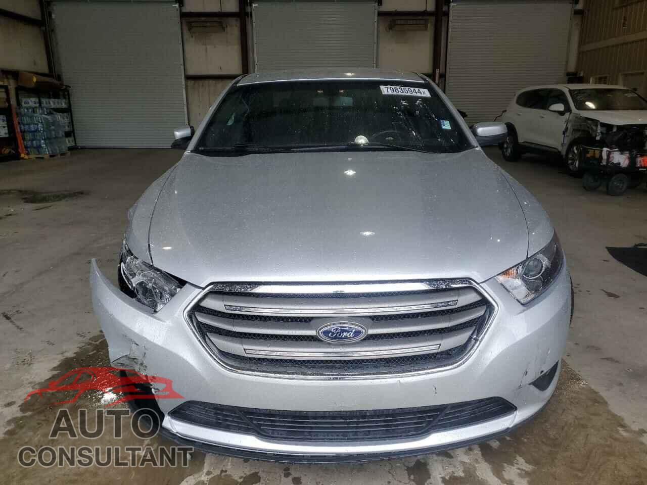 FORD TAURUS 2017 - 1FAHP2E86HG120564