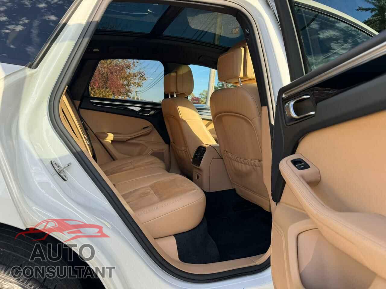 PORSCHE MACAN 2017 - WP1AA2A54HLB83757