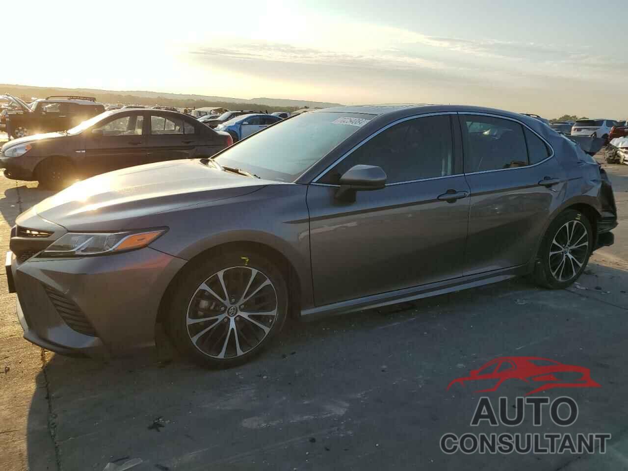 TOYOTA CAMRY 2018 - 4T1B11HK7JU639077