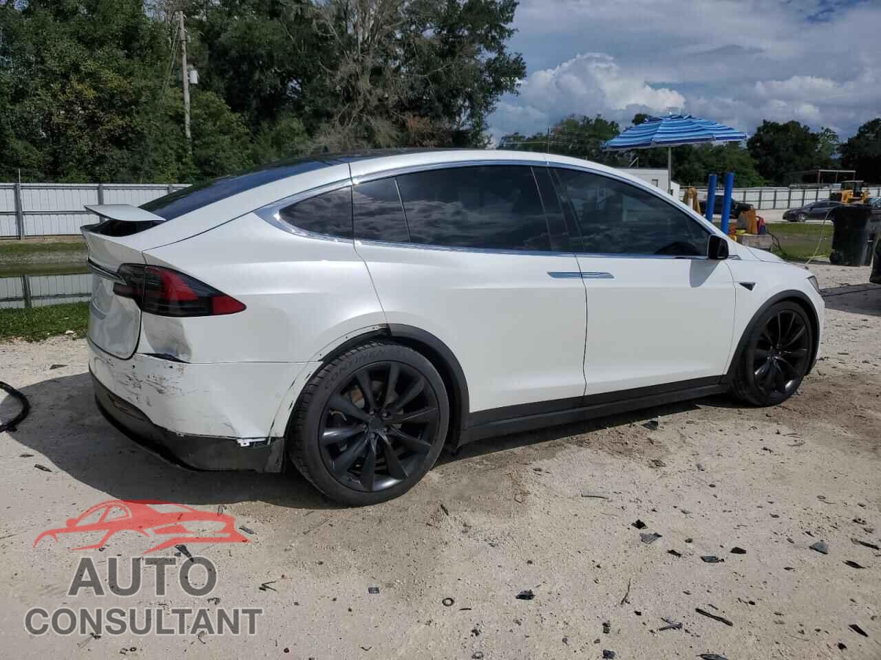 TESLA MODEL X 2018 - 5YJXCBE20JF103871