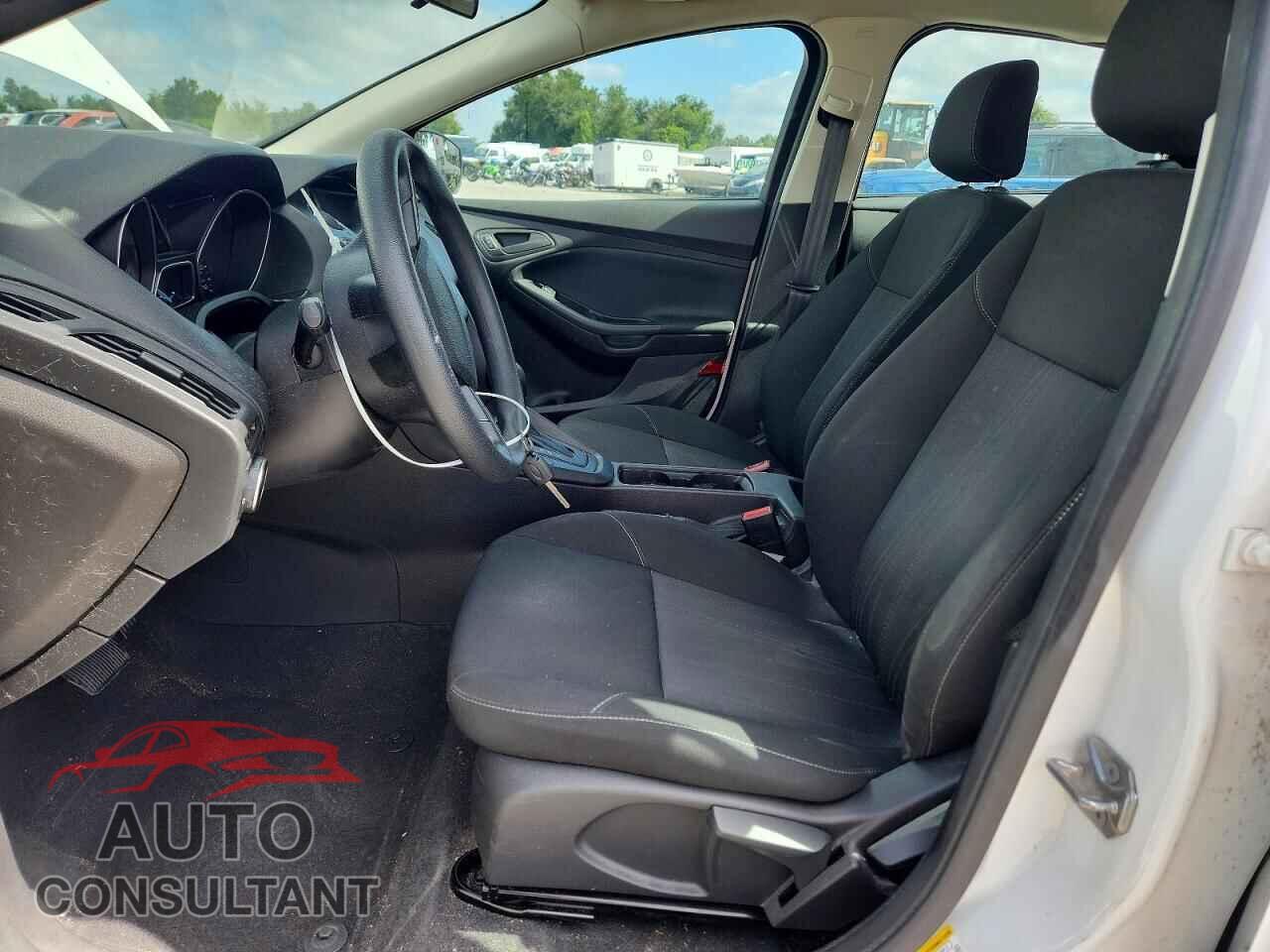 FORD FOCUS 2015 - 1FADP3E23FL322072