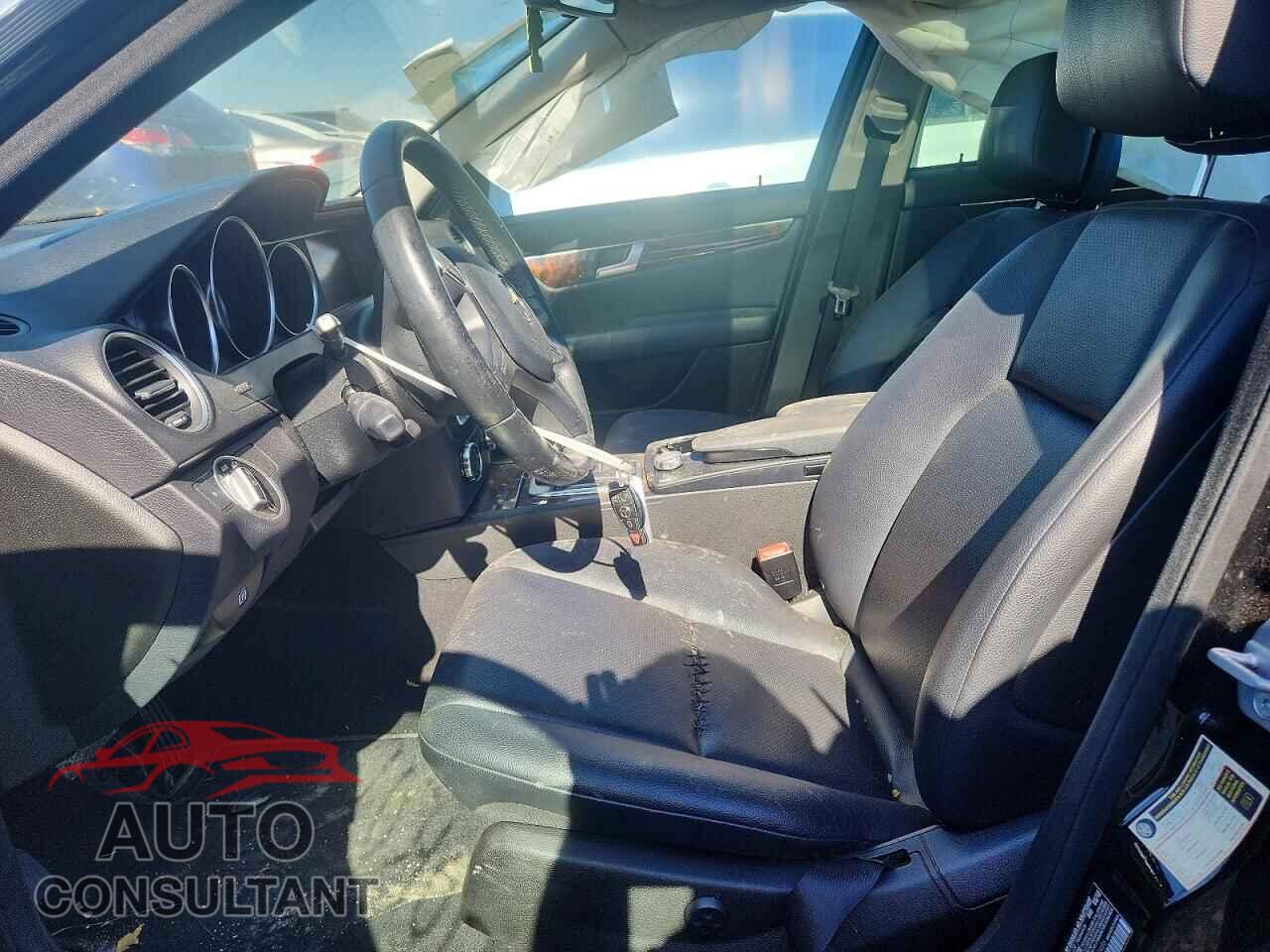 MERCEDES-BENZ C-CLASS 2012 - WDDGF8BB0CR229486