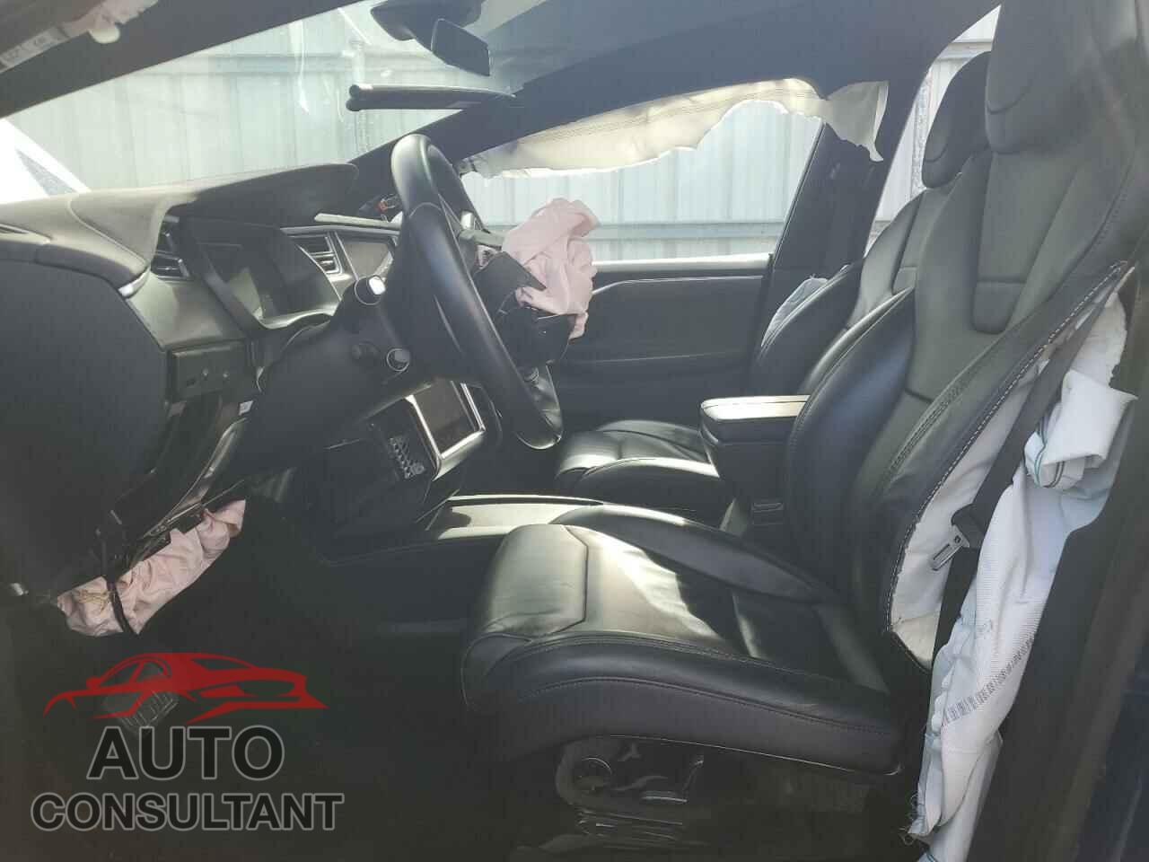 TESLA MODEL X 2017 - 5YJXCBE21HF040175