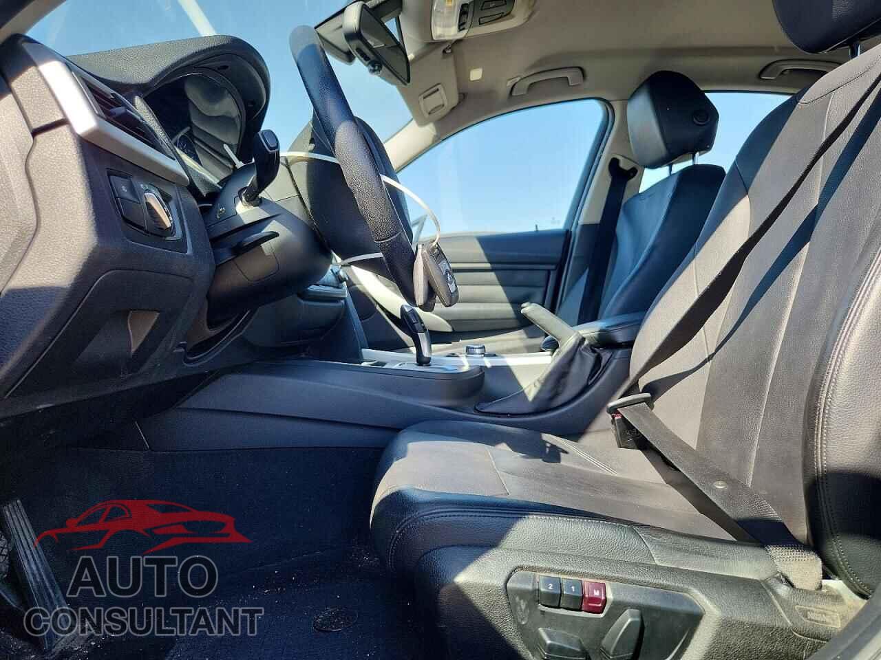 BMW 3 SERIES 2013 - WBA3C1G58DNR47532