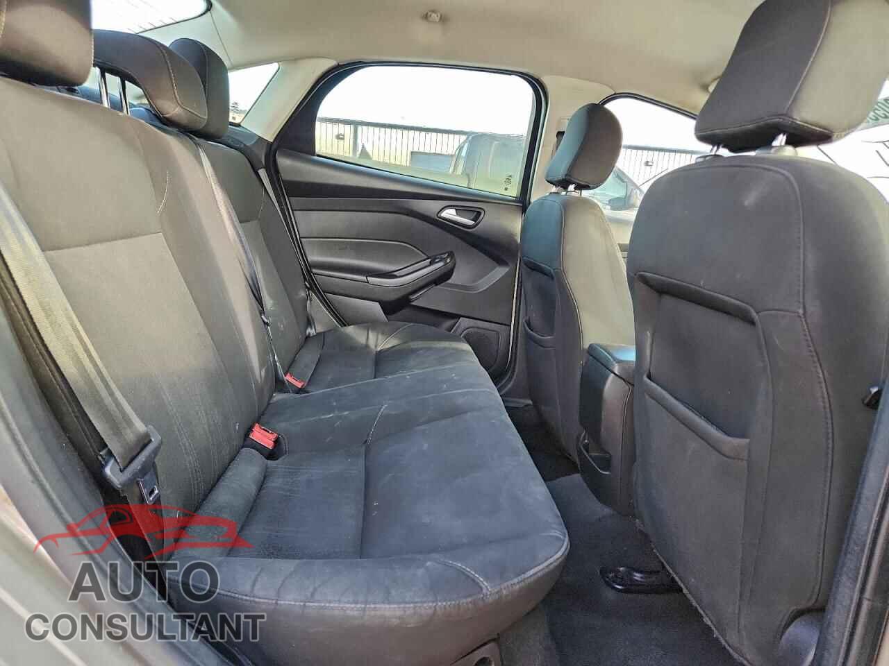 FORD FOCUS 2017 - 1FADP3F23HL205092