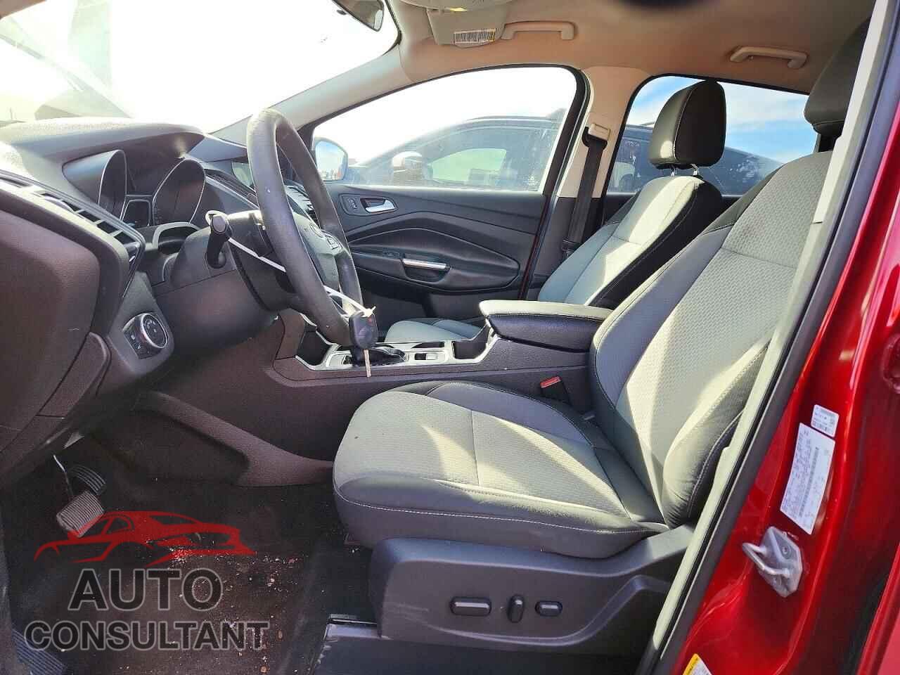 FORD ESCAPE 2017 - 1FMCU0GD4HUC09056