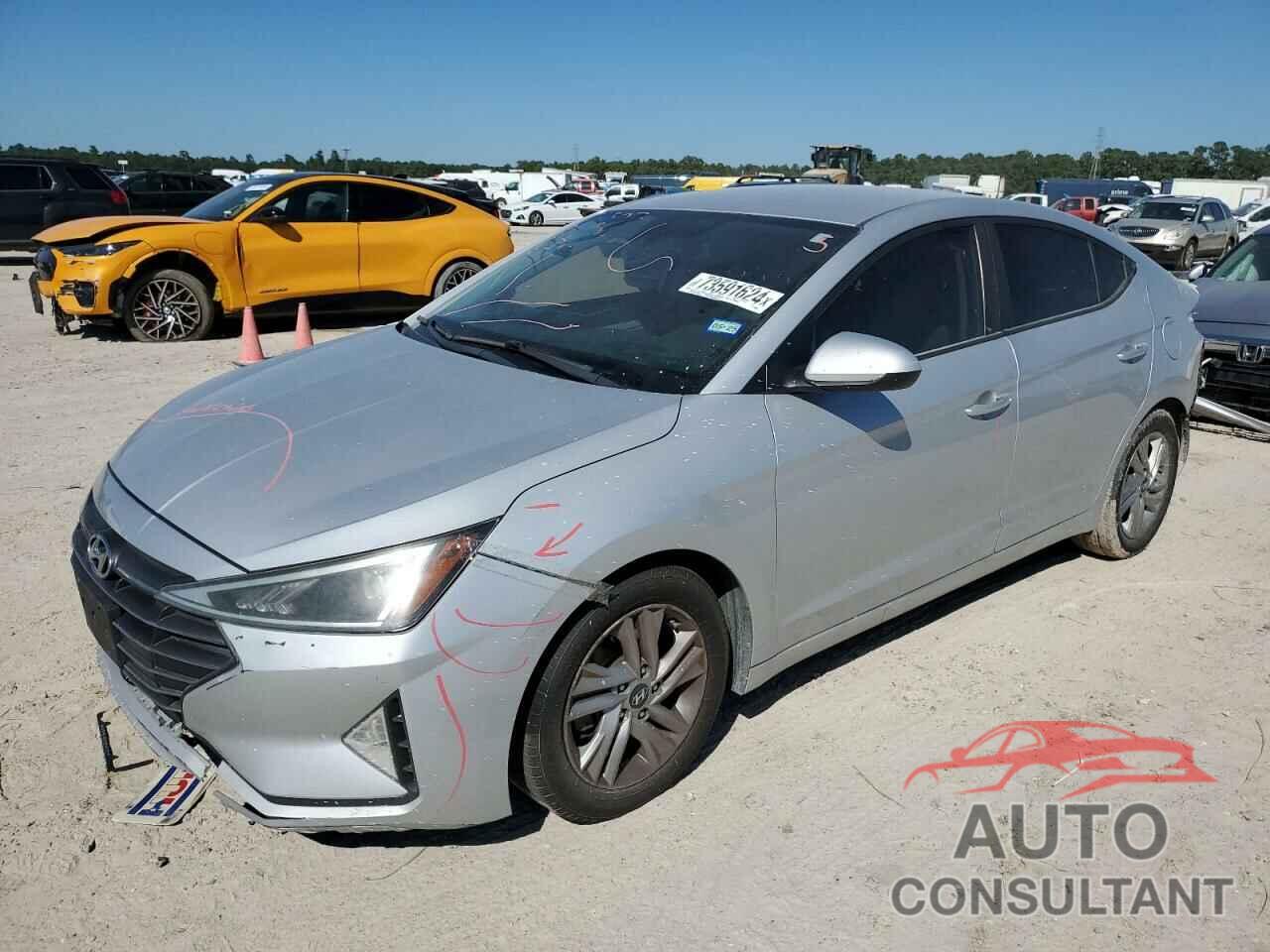 HYUNDAI ELANTRA 2019 - KMHD84LFXKU835502