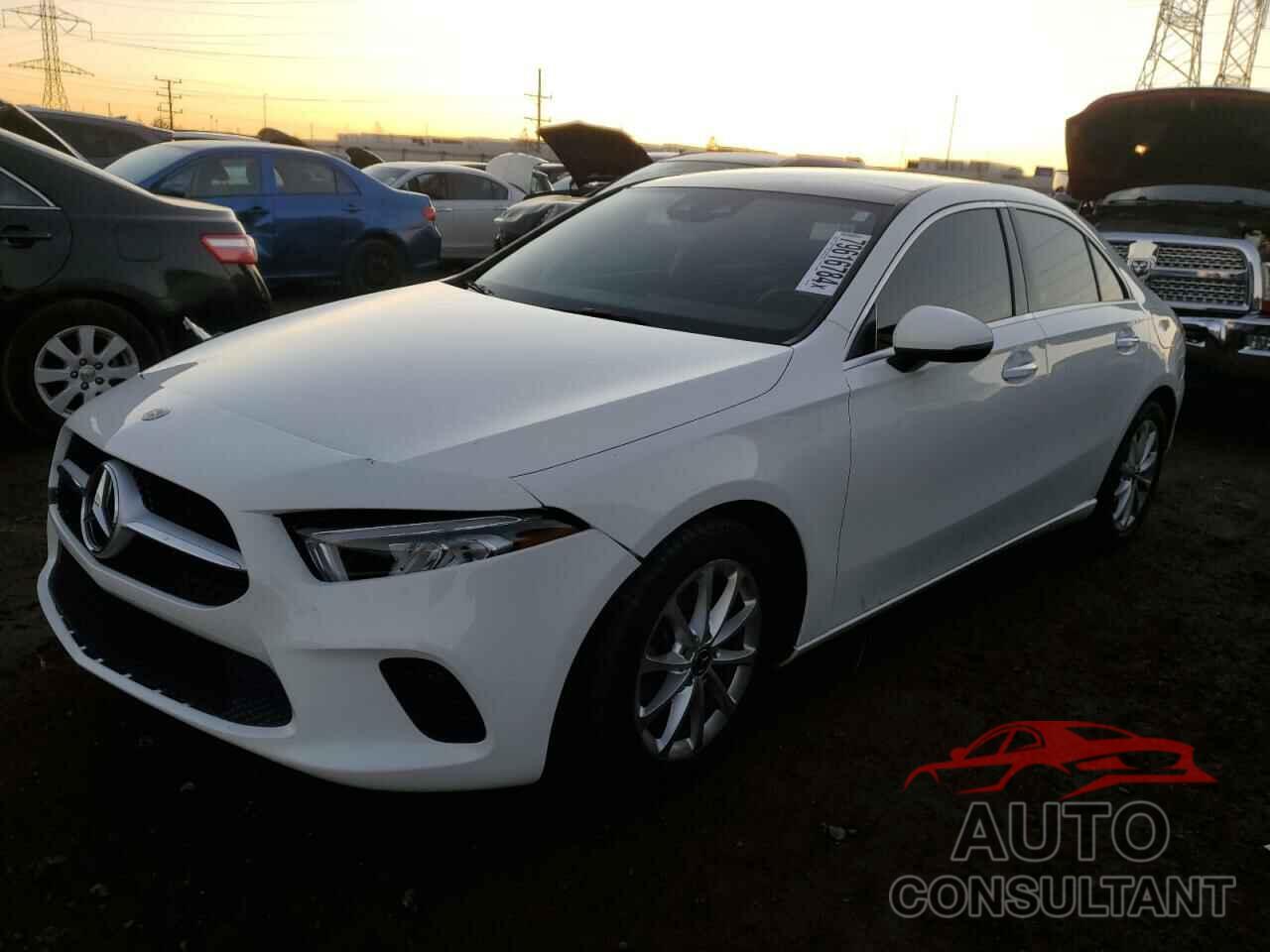 MERCEDES-BENZ A-CLASS 2019 - WDD3G4FB5KW001188