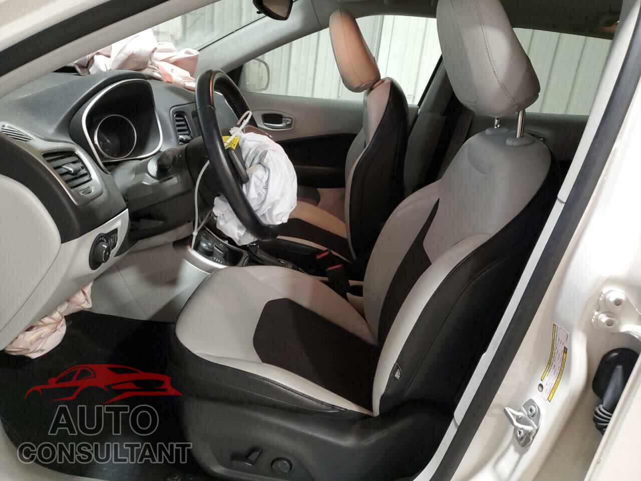 JEEP COMPASS 2020 - 3C4NJDBB9LT228207