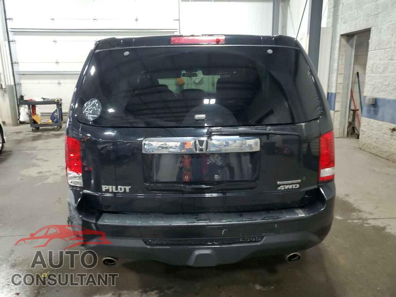 HONDA PILOT 2015 - 5FNYF4H3XFB054357