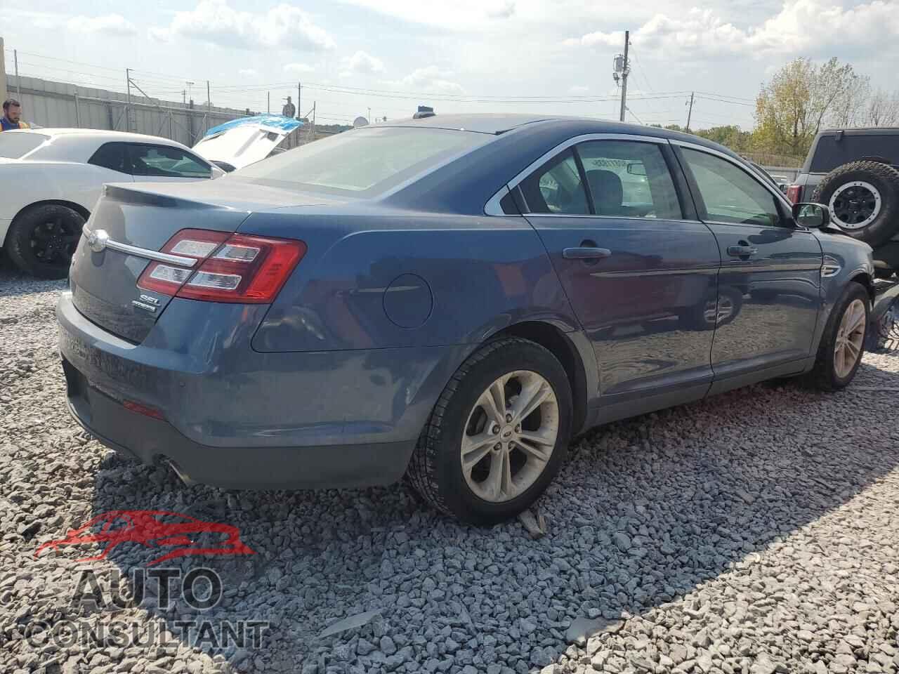 FORD TAURUS 2018 - 1FAHP2E80JG118220