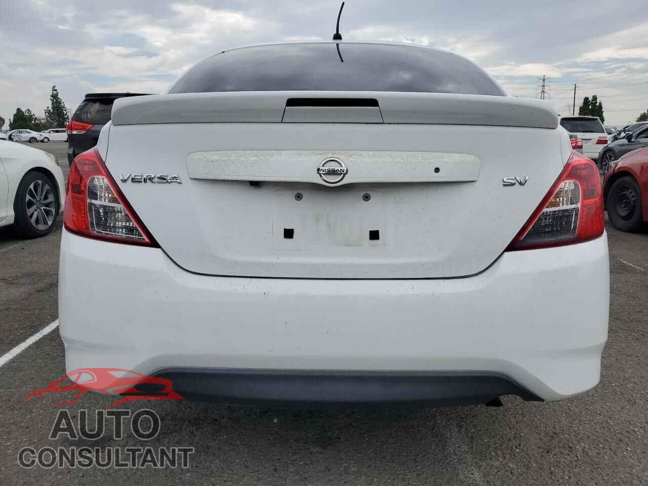 NISSAN VERSA 2019 - 3N1CN7AP8KL843617