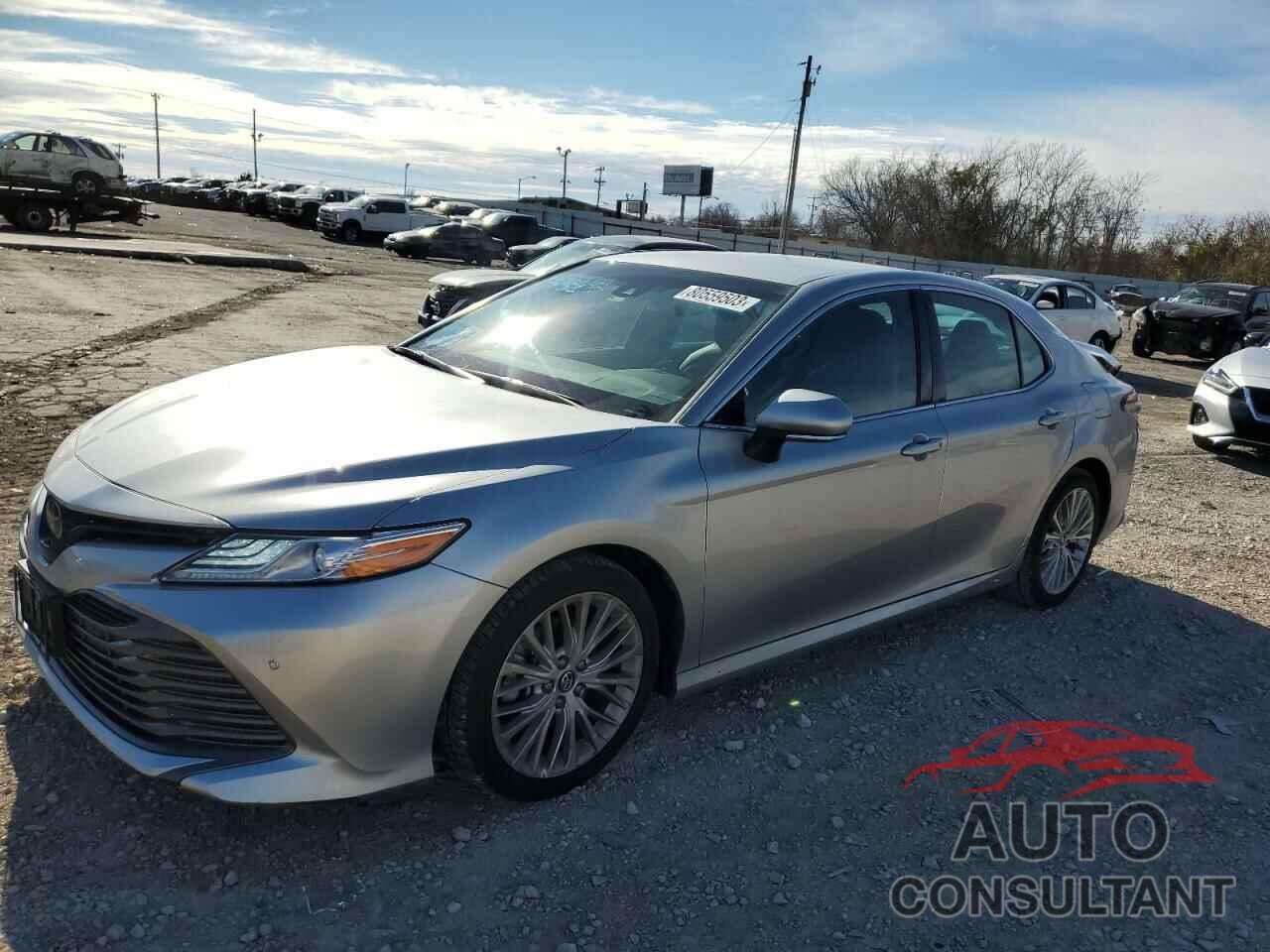 TOYOTA CAMRY 2018 - 4T1B11HK5JU063957