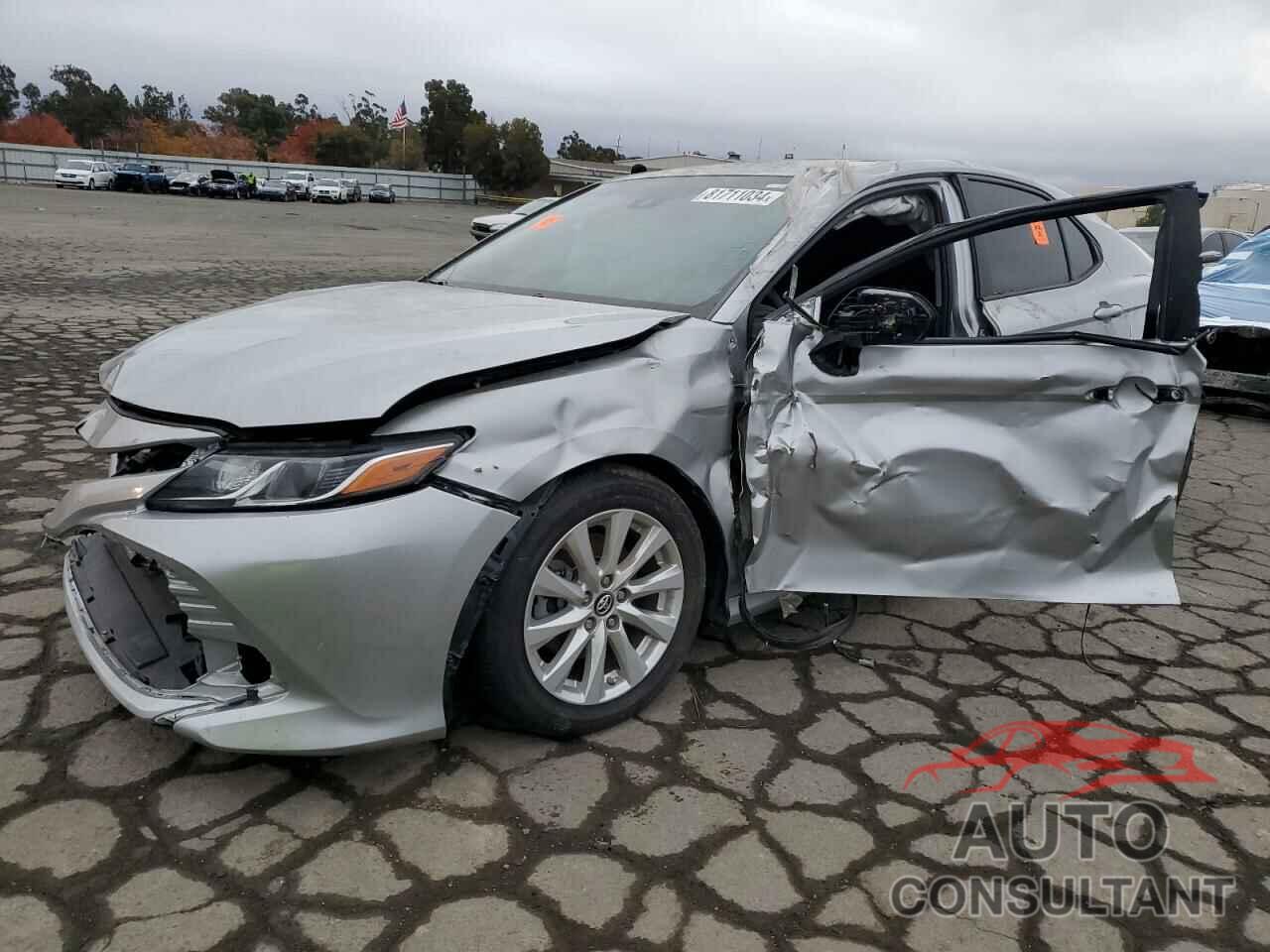 TOYOTA CAMRY 2018 - 4T1B11HK4JU511878