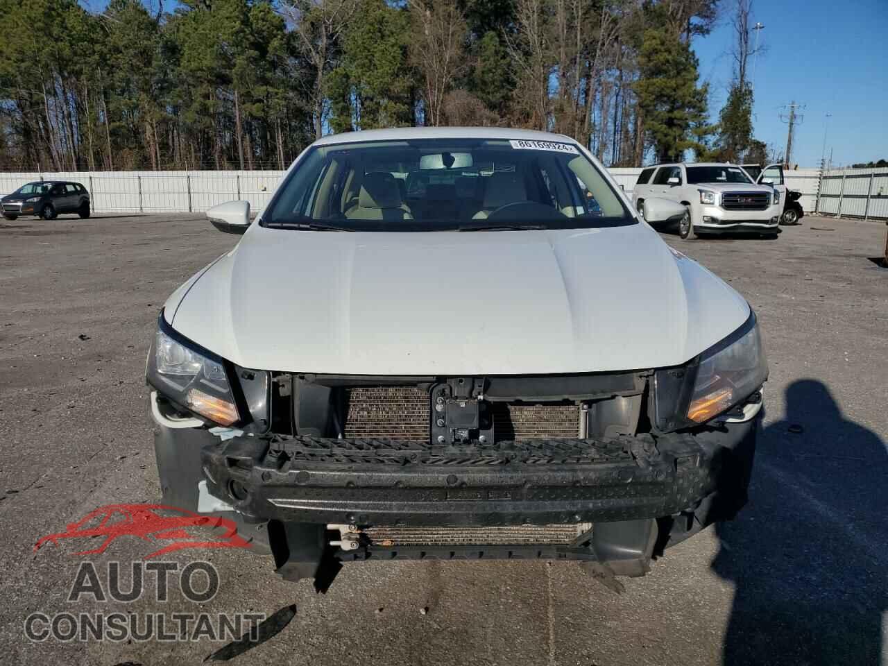 VOLKSWAGEN PASSAT 2017 - 1VWAT7A32HC080230