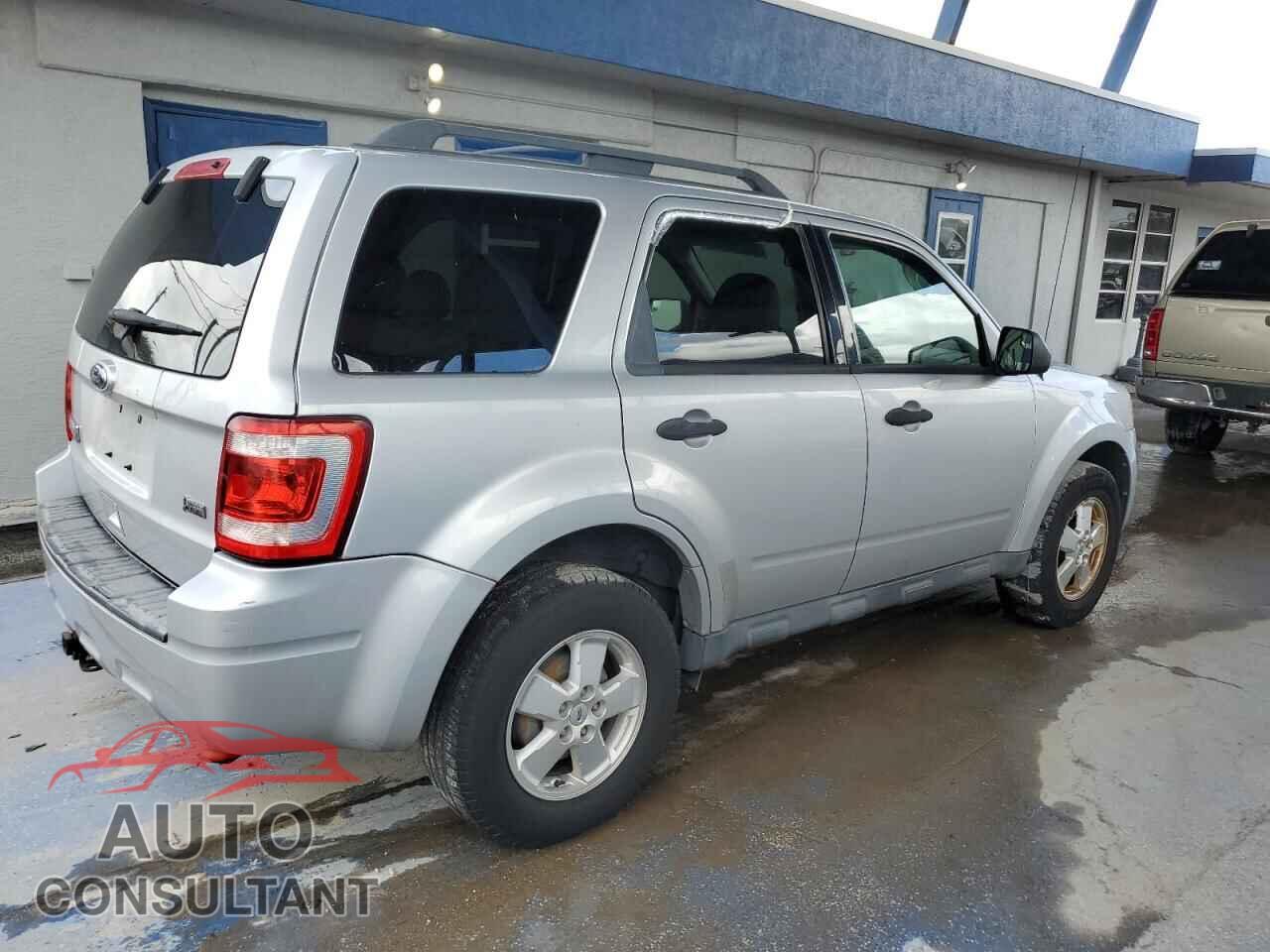 FORD ESCAPE 2010 - 1FMCU9DG3AKD47935