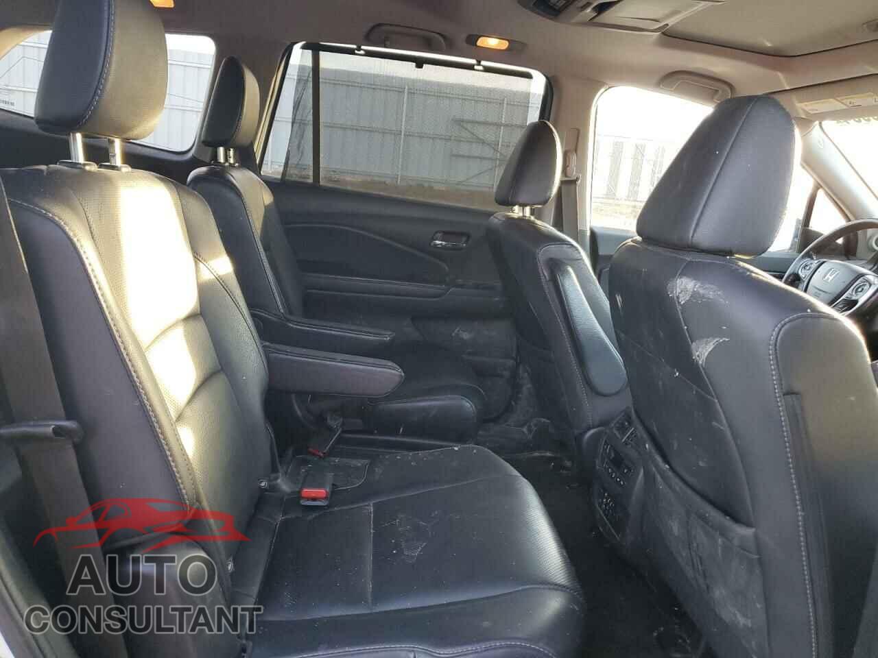 HONDA PILOT 2017 - 5FNYF6H05HB098917