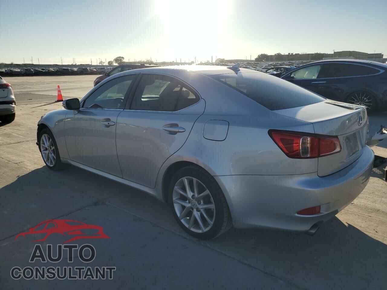 LEXUS IS 2011 - JTHCF5C20B5047071