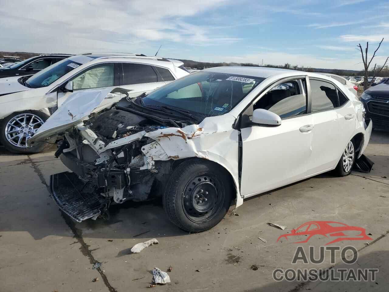 TOYOTA COROLLA 2018 - 5YFBURHE9JP778256
