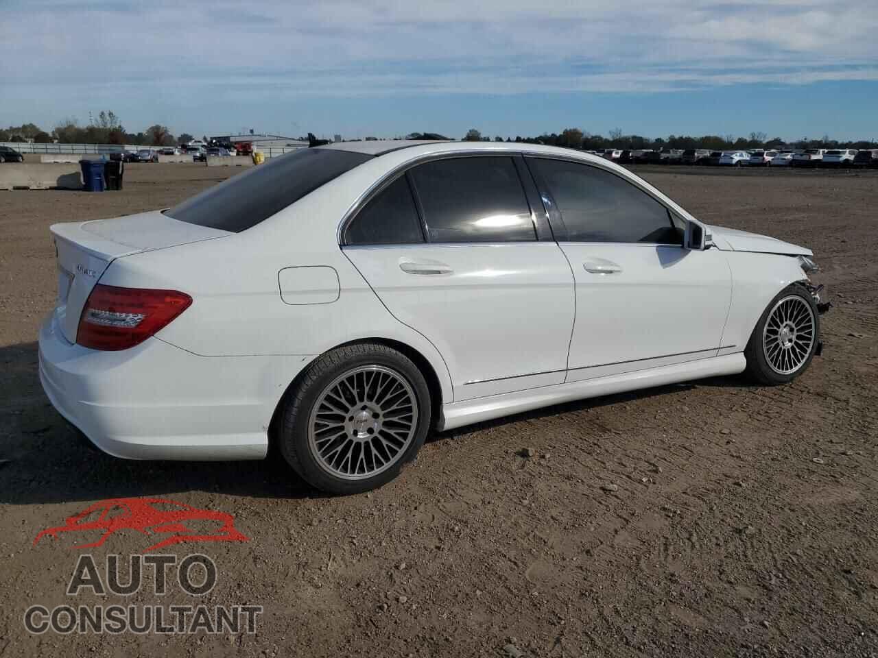 MERCEDES-BENZ C-CLASS 2013 - WDDGF8AB3DG074138