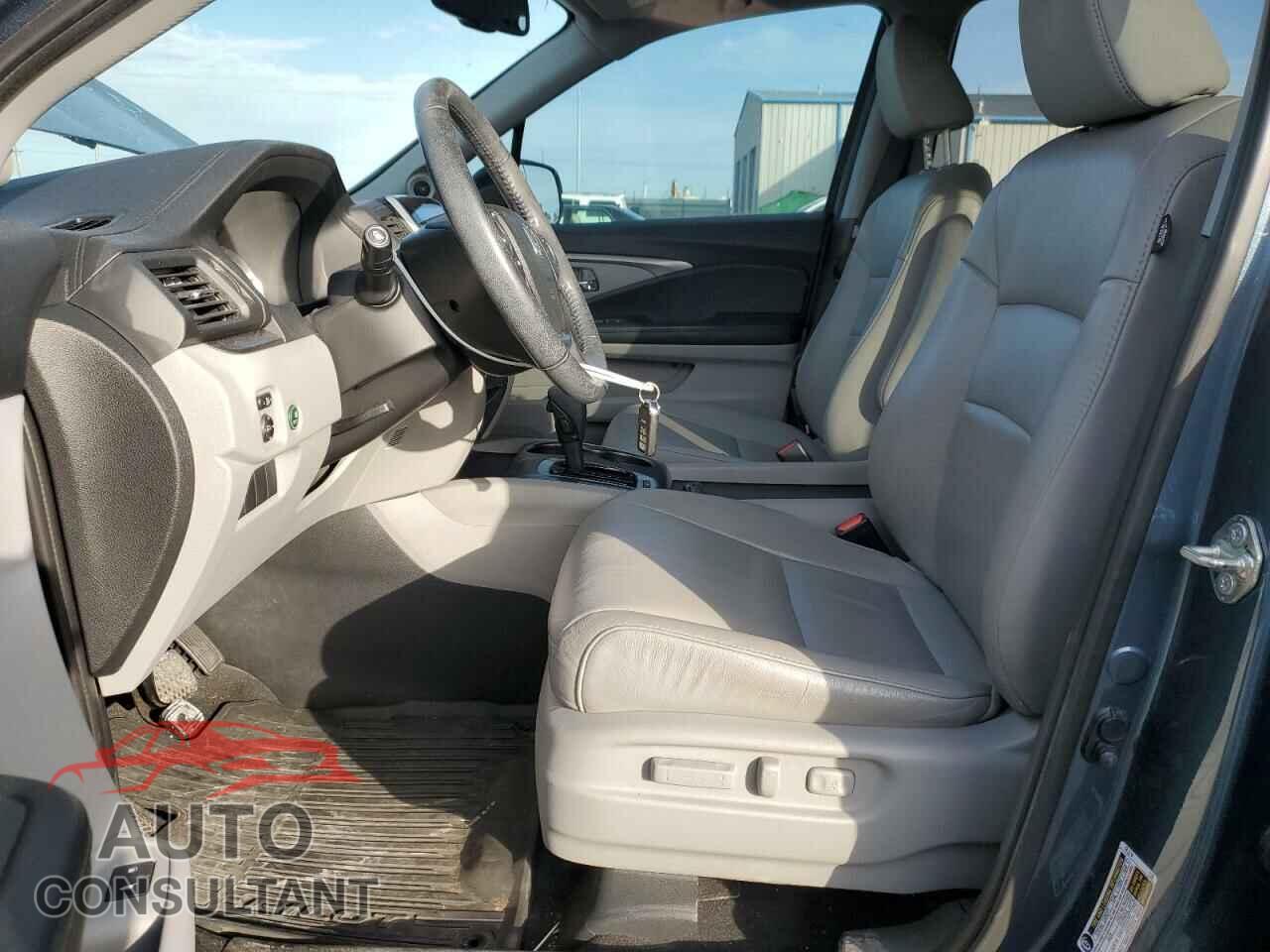 HONDA PILOT 2017 - 5FNYF6H50HB066971
