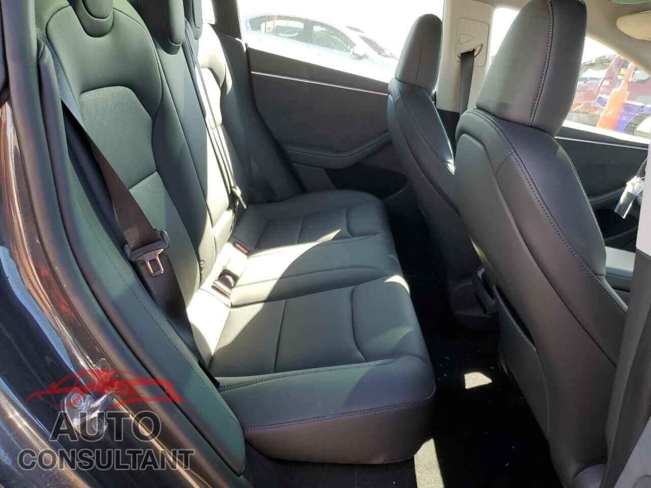 TESLA MODEL 3 2024 - 5YJ3E1EB5RF729415