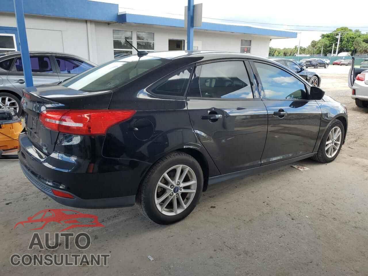 FORD FOCUS 2018 - 1FADP3FEXJL247131