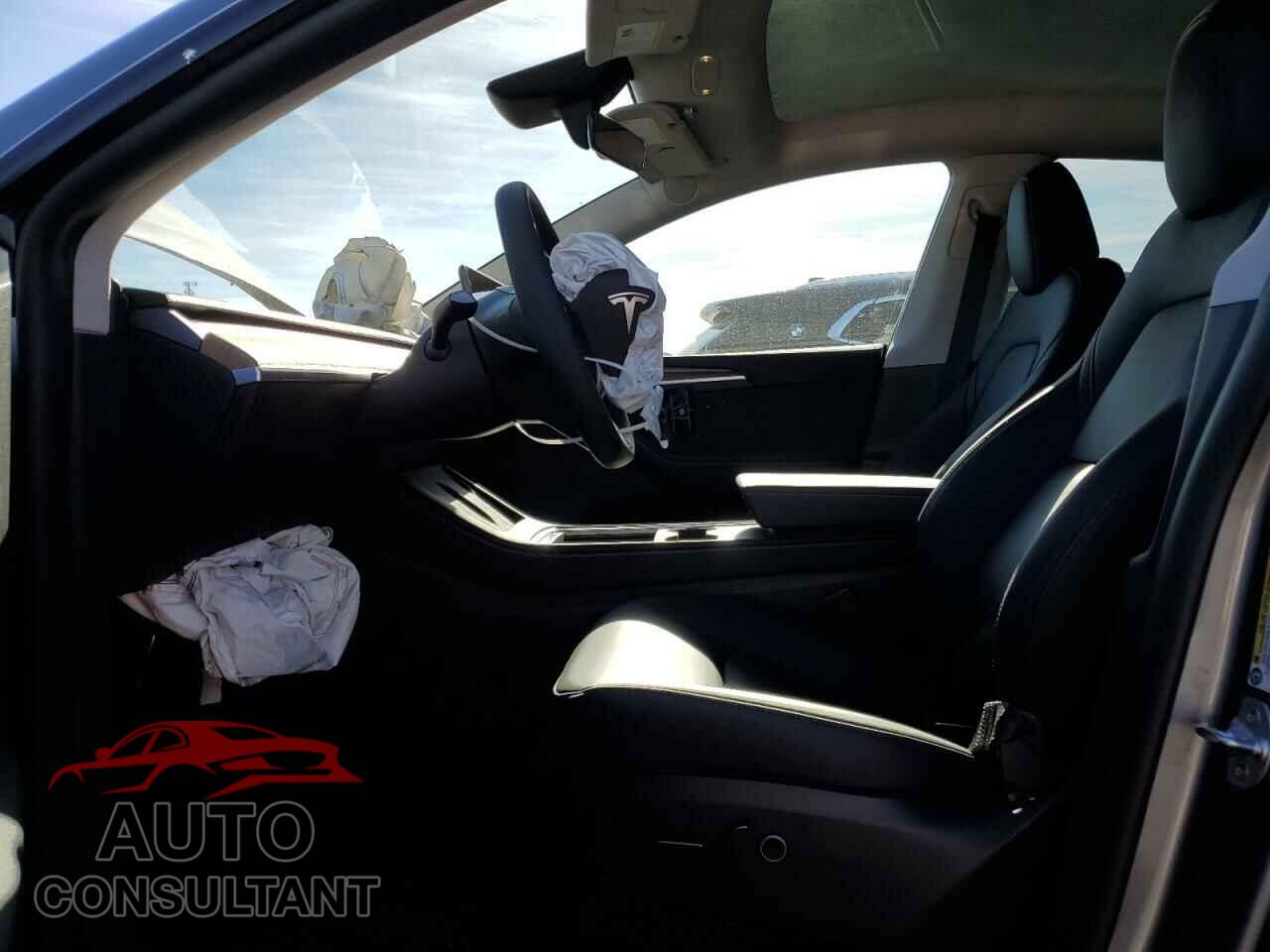 TESLA MODEL Y 2024 - LRWYGDFD6RC673223