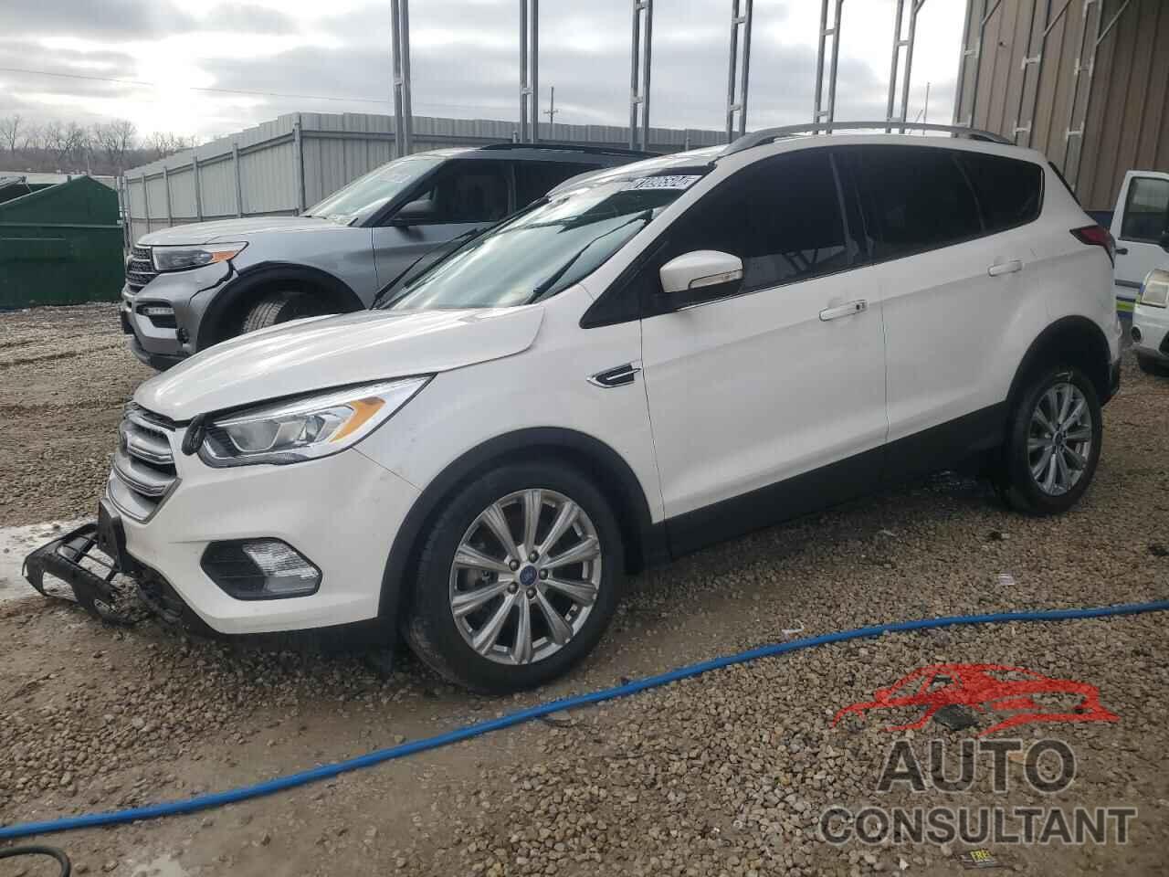FORD ESCAPE 2017 - 1FMCU0J90HUE15818