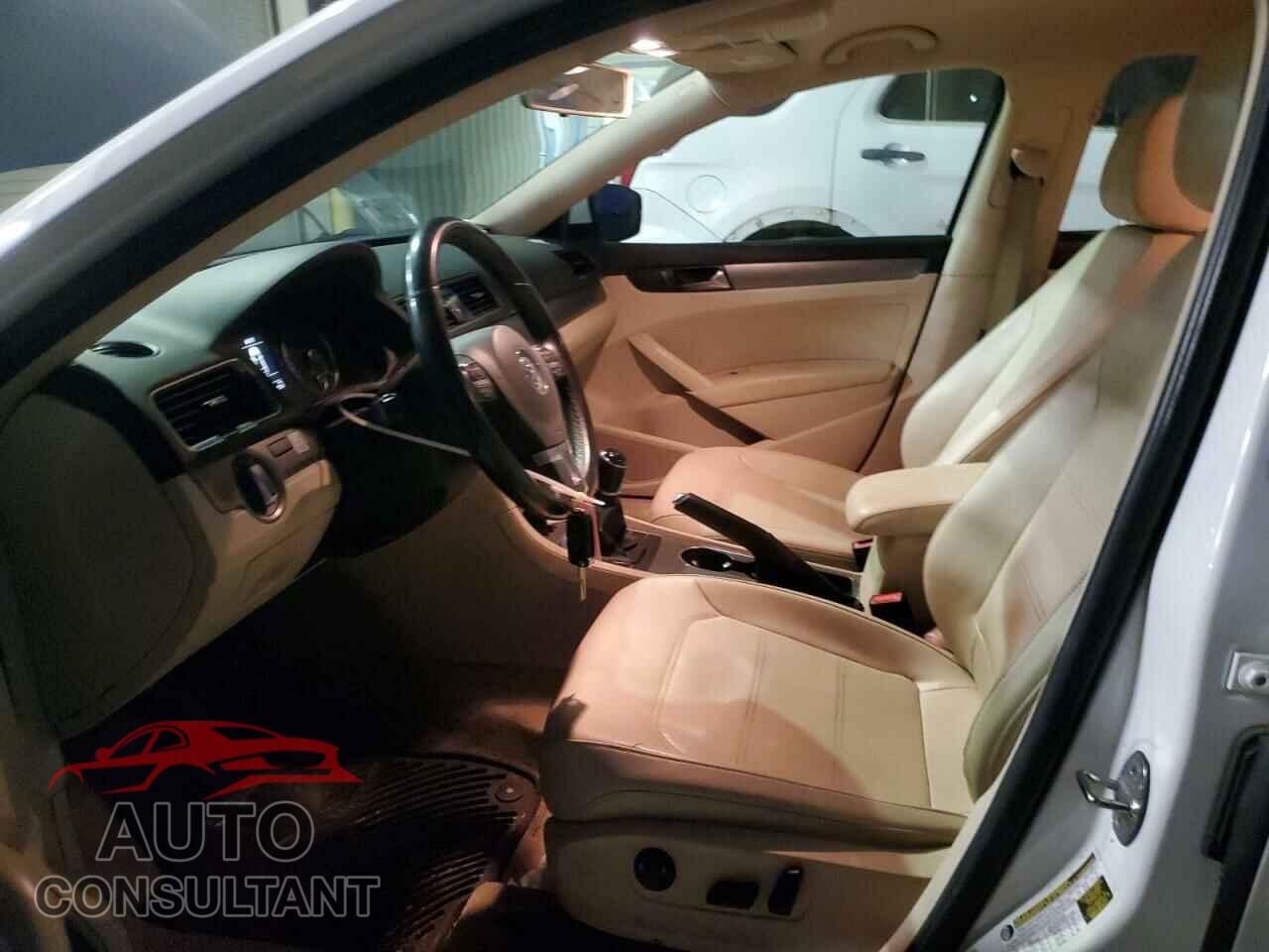 VOLKSWAGEN PASSAT 2015 - 1VWBV7A30FC031703