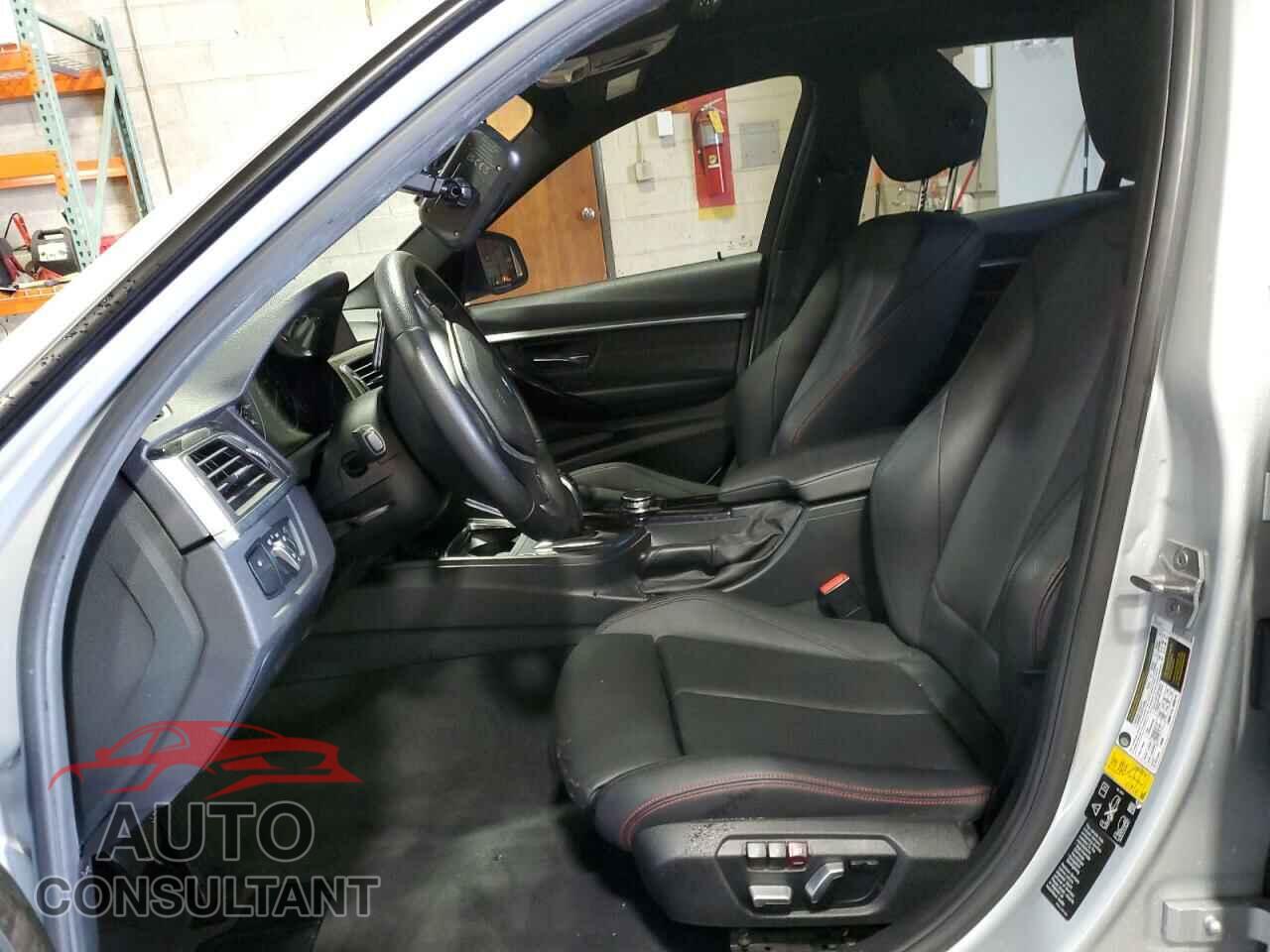 BMW 3 SERIES 2016 - WBA8E3G52GNU03768
