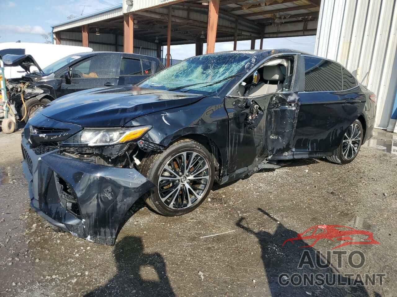 TOYOTA CAMRY 2018 - 4T1B11HK1JU070145