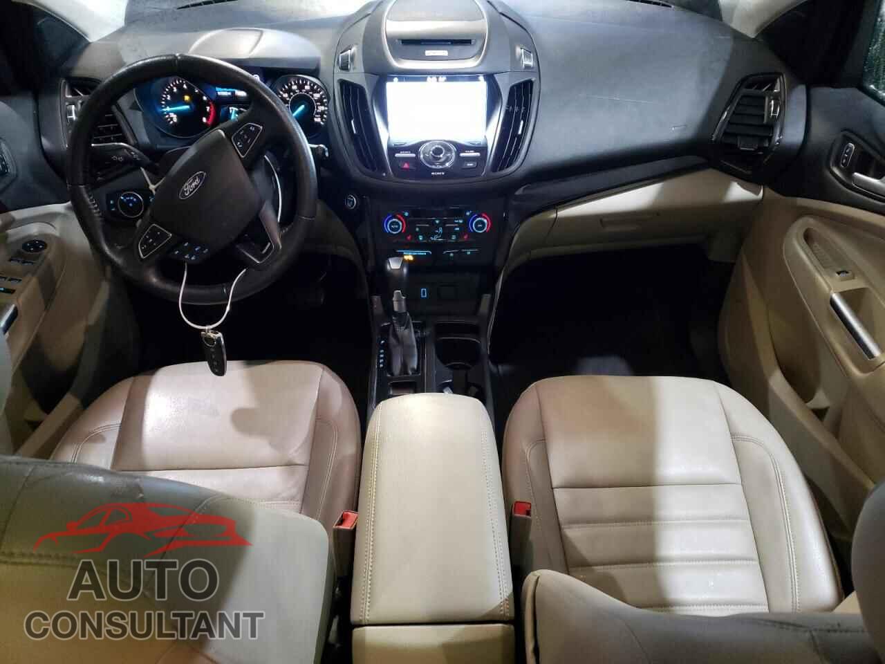 FORD ESCAPE 2017 - 1FMCU9JD1HUB05850