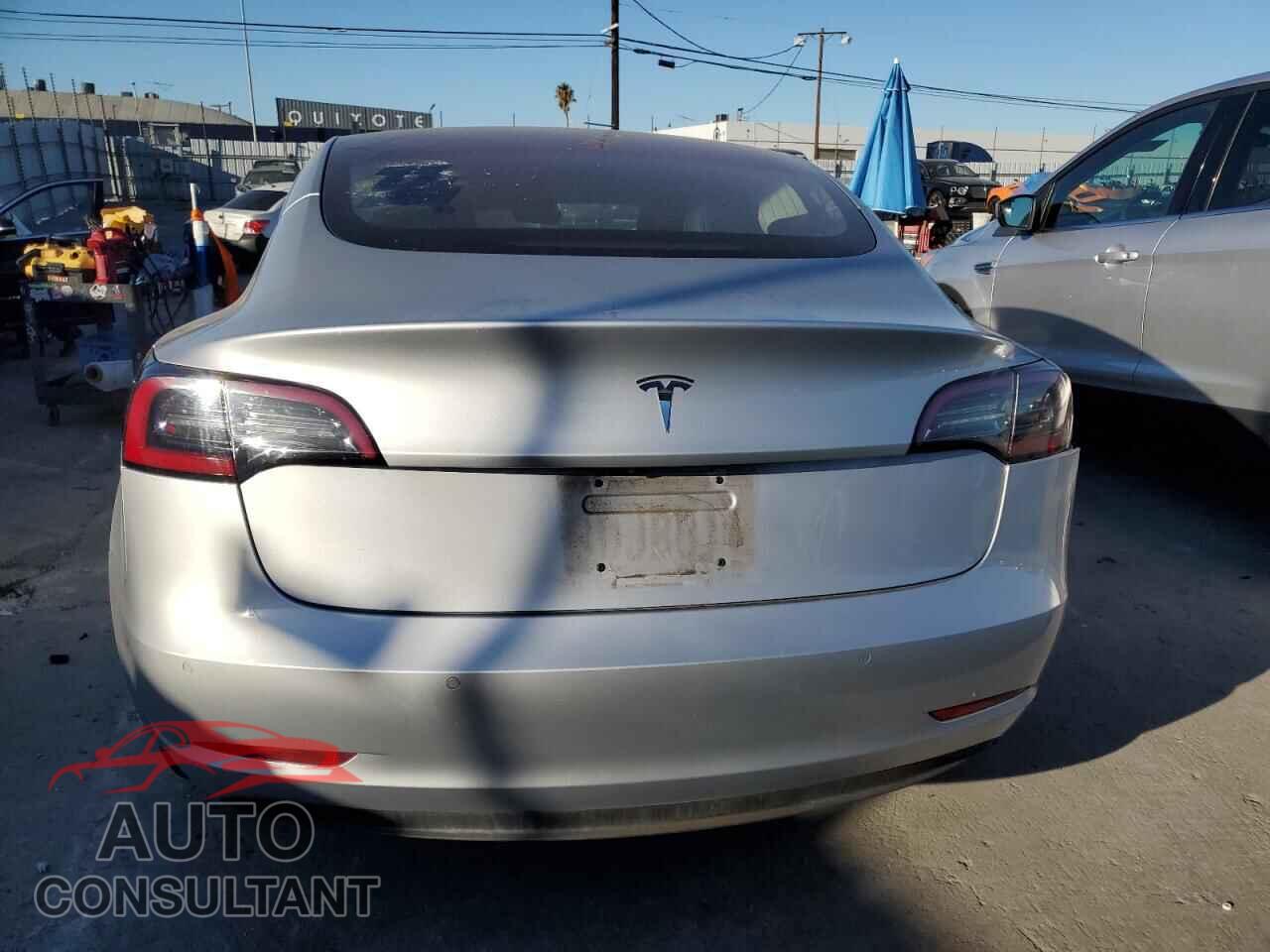 TESLA MODEL 3 2018 - 5YJ3E1EA4JF010961